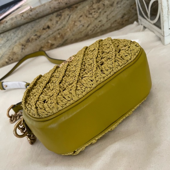 New Tory Burch KIRA CROCHET SMAL.
CAMERA BAG - Picture 9 of 11